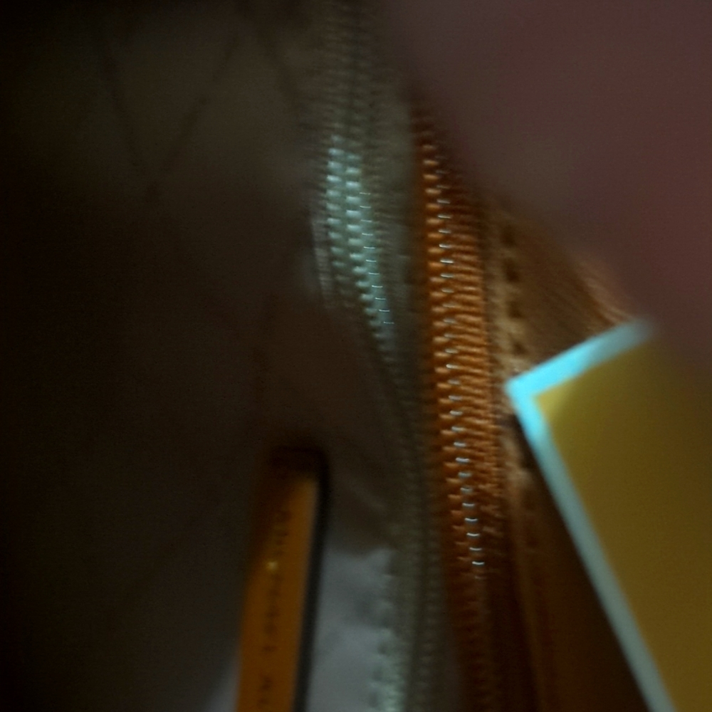 Michael Kors Jet Set Charm Tote/Purse - Picture 4 of 8